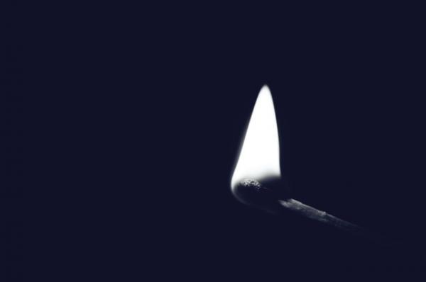 कविता: छोड़कर बम पटाखे मैं एक दीपक जलाऊंगी - डॉ सुलक्षणा