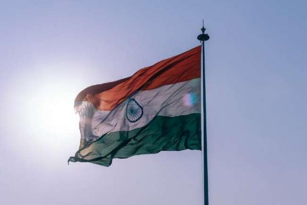मेरा देश महान - डॉ. लवलेश दत्त